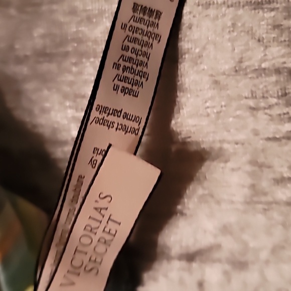 Bundle of 3 Victoria Secret Bra. 34DD - Picture 5 of 7